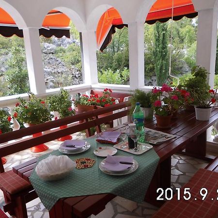 Vila Jadranka Apartments And Rooms Omisalj Ngoại thất bức ảnh