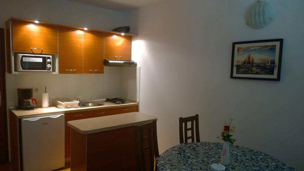 Vila Jadranka Apartments And Rooms Omisalj Phòng bức ảnh